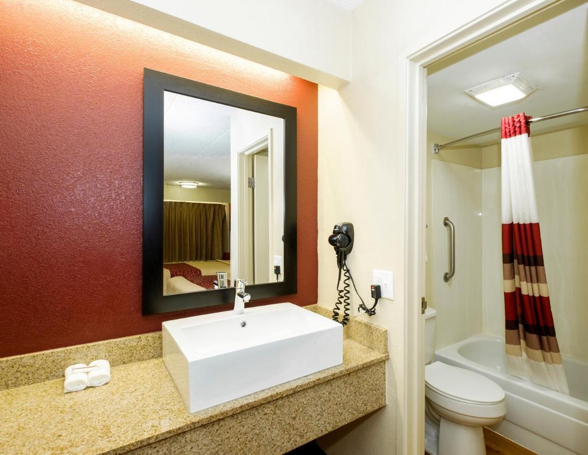 Red Roof Inn Columbus West - Hilliard New Rome Bagian luar foto